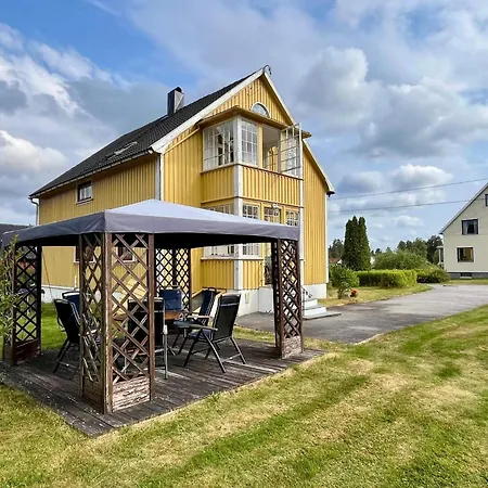 4 Star In Hornnes